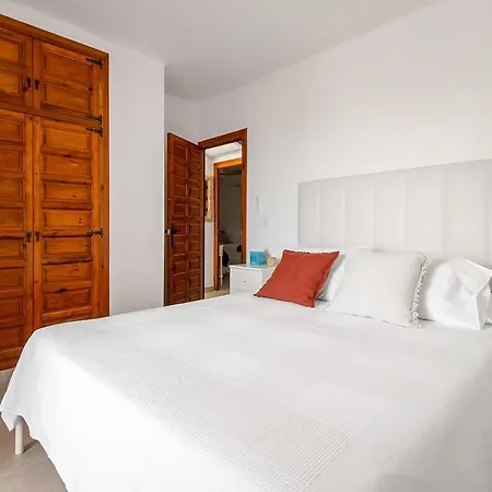 Apartman Cozy 2br Flat With Terrace & Pool Nerja