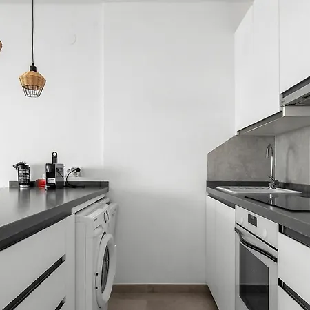 Cozy 2br Flat With Terrace & Pool Apartman *